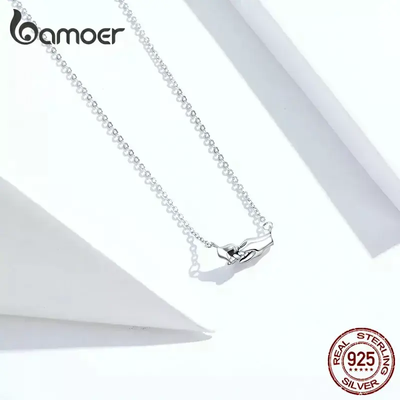 Holding Hands 🤝🏼 Necklace